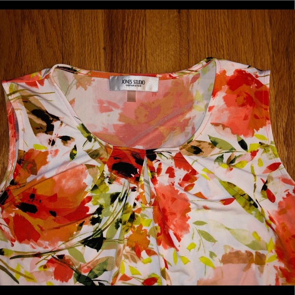 Jones Studio Separates Floral Top - Picture 2 of 4